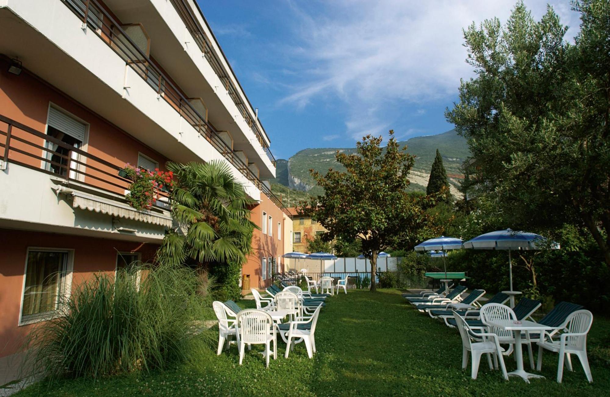 Hotel Garni Villa Magnolia Torbole Sul Garda Eksteriør bilde