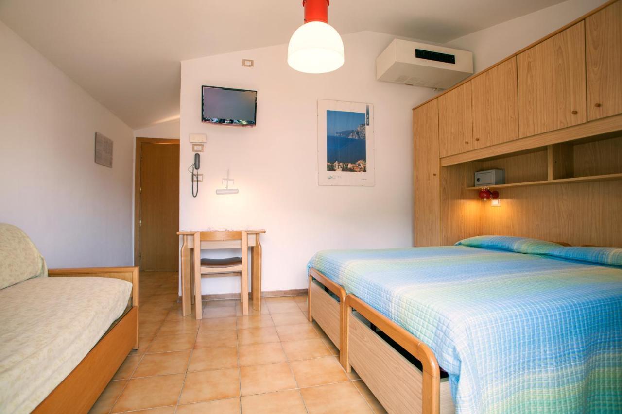 Hotel Garni Villa Magnolia Torbole Sul Garda Rom bilde